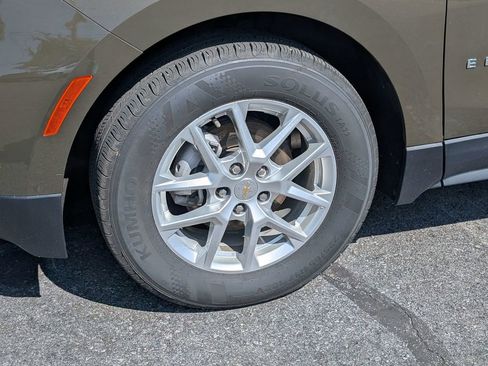 Used 2024 Chevrolet Equinox LT FWD image 11