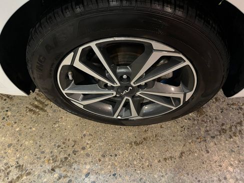 Used 2024 Kia Forte LXS FWD image 29