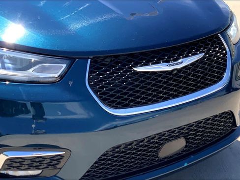 Used 2023 Chrysler Pacifica Touring-L FWD image 30