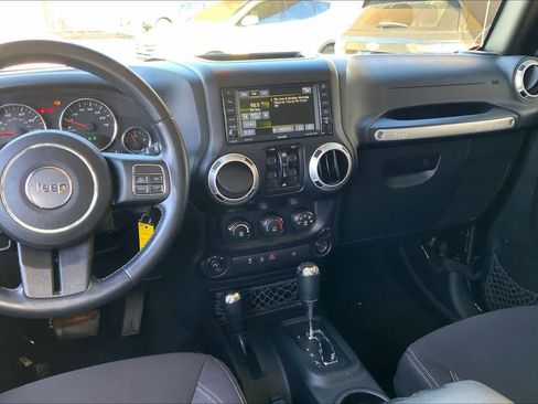 Used 2015 Jeep Wrangler Unlimited Sahara image 7