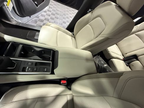 New 2026 Nissan Pathfinder SL w/ SL Premium Package (P04) FWD image 15