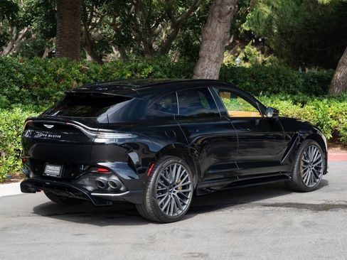 Used 2025 Aston Martin DBX 707 AWD/4WD image 3