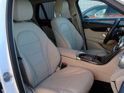 Used 2020 Mercedes-Benz GLC 300 image 17