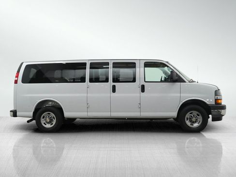 Used 2025 Chevrolet Express 3500 LT w/ LT Preferred Equipment Group RWD image 6