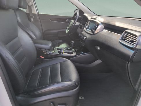 Used 2017 Kia Sorento SX image 32