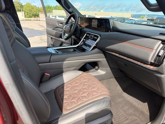 Used 2025 Nissan Armada Platinum AWD/4WD image 27