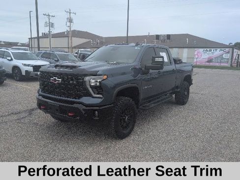 Used 2024 Chevrolet Silverado 2500 ZR2 w/ Technology Package AWD/4WD image 18
