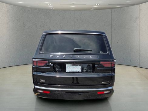 Used 2024 Jeep Wagoneer L Series II w/ Flexible Seating Group AWD/4WD image 3