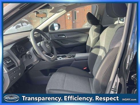 Certified 2023 Nissan Rogue SV image 15