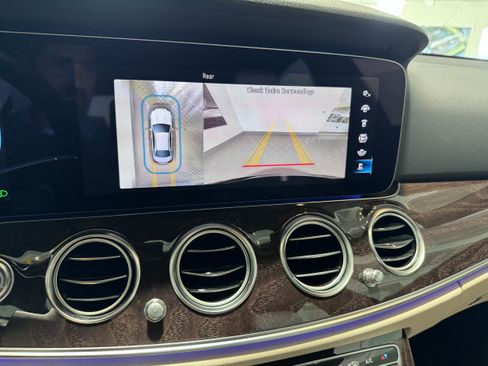 Used 2023 Mercedes-Benz E 350 4MATIC Sedan image 9