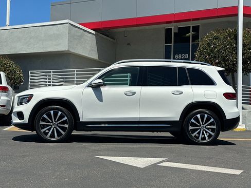Used 2022 Mercedes-Benz GLB 250 4MATIC image 2