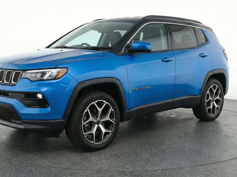 Used 2025 Jeep Compass Limited AWD/4WD image 3