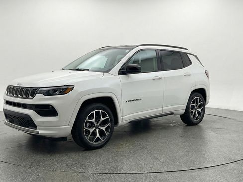 Used 2025 Jeep Compass Limited AWD/4WD image 3