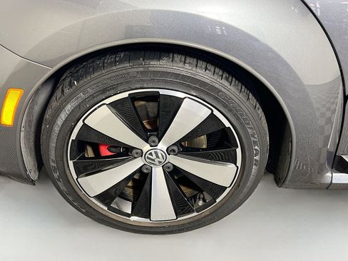 Used 2014 Volkswagen Beetle R-Line image 13