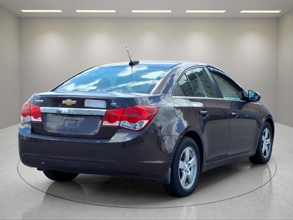 Used 2015 Chevrolet Cruze LT w/ Technology Package FWD image 19