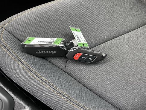 New 2025 Jeep Gladiator Sport image 33