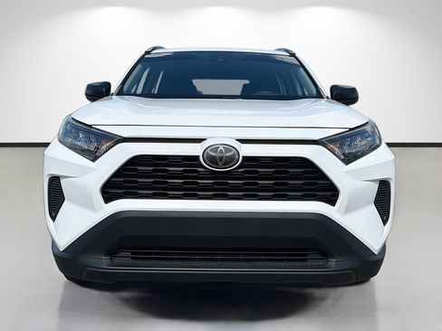 Used 2019 Toyota RAV4 LE image 8