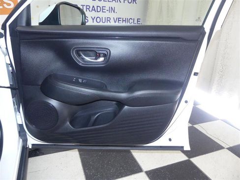 Used 2023 Honda HR-V LX image 21