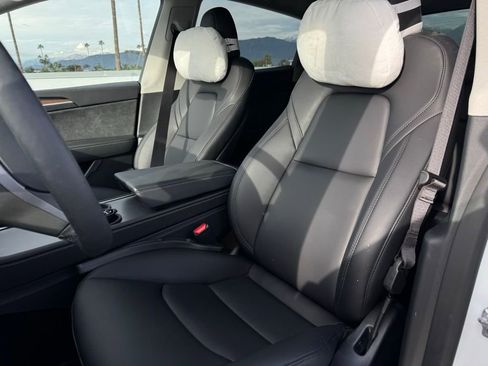 Used 2024 Tesla Model Y Performance image 5