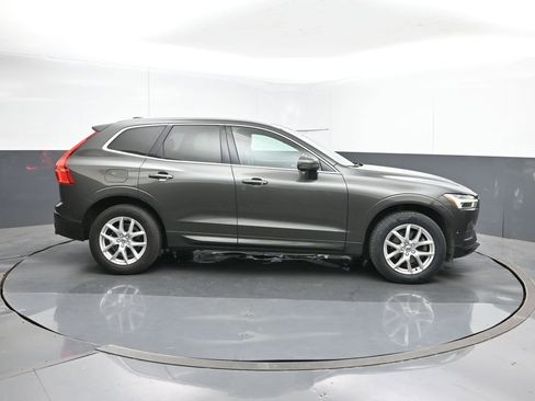 Used 2019 Volvo XC60 T5 Momentum w/ Premium Package image 6