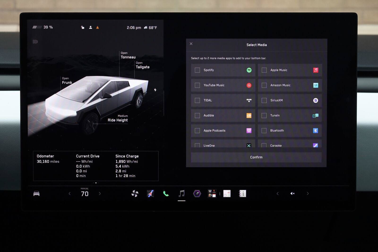 Used 2024 Tesla Cybertruck AWD Crew Cab image 37