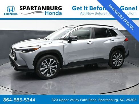 Used 2025 Toyota Corolla Cross XLE FWD image 1