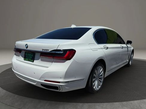 Used 2022 BMW 740i w/ Premium Package RWD image 5