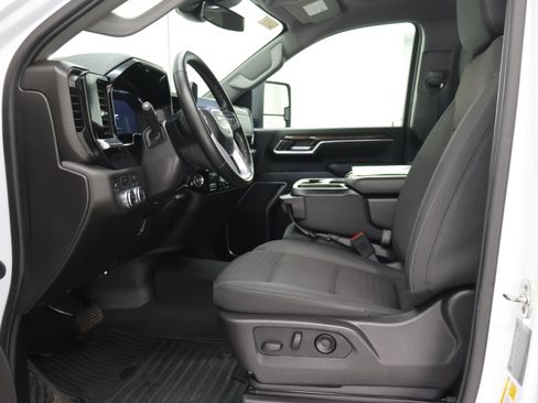 Used 2025 GMC Sierra 3500 SLE w/ SLE Convenience Package AWD/4WD image 8