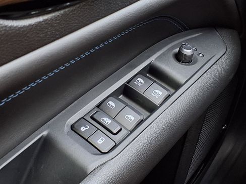 Used 2026 Jeep Compass Latitude image 23