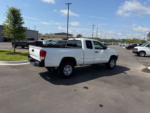Used 2022 Toyota Tacoma SR RWD image 9