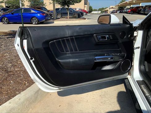 Used 2022 Ford Mustang Premium image 39