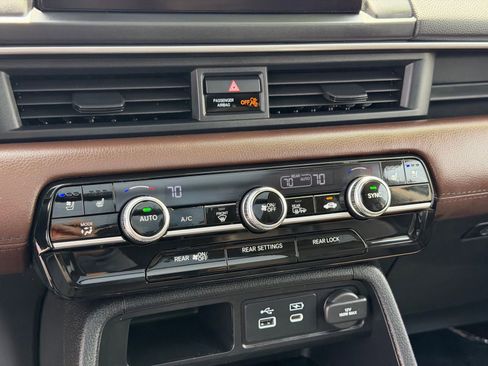 Used 2025 Honda Pilot Elite image 26