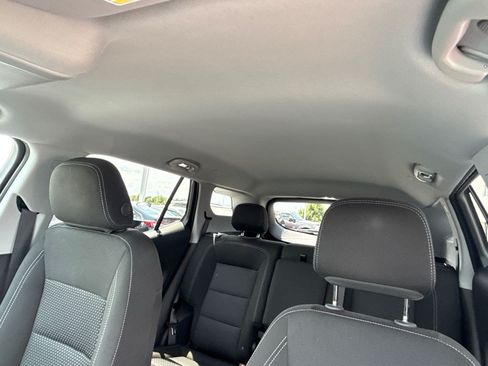 Used 2024 GMC Terrain SLE w/ Driver Convenience Package FWD image 20