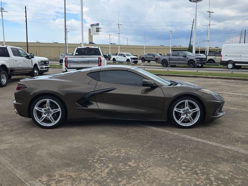 Used 2020 Chevrolet Corvette Stingray Preferred Cpe w/ 2LT Preferred Equipment Group RWD image 2