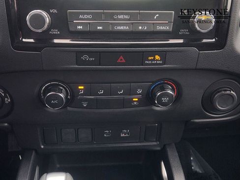 Used 2024 Nissan Frontier SV image 19