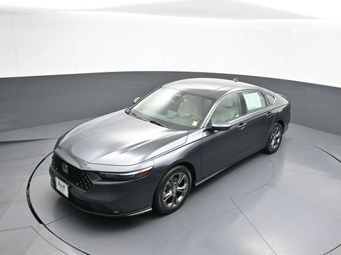 Certified 2023 Honda Accord EX image 33