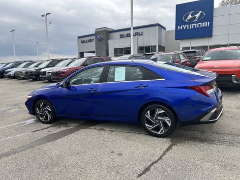 Used 2025 Hyundai Elantra SEL FWD image 16