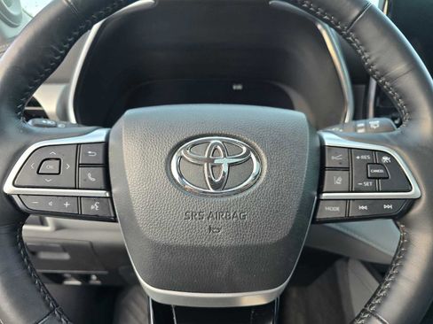Used 2024 Toyota Highlander Platinum image 28