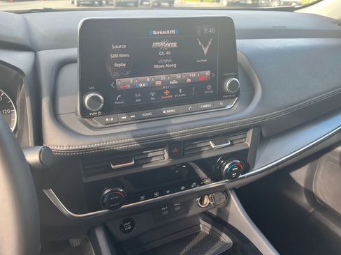 Used 2025 Nissan Rogue SV image 17