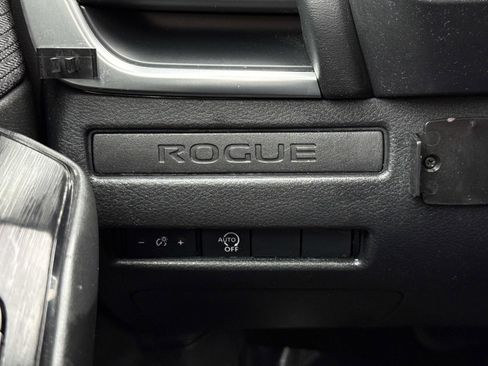 Used 2023 Nissan Rogue S image 19