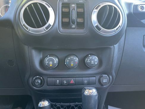 Used 2013 Jeep Wrangler Unlimited Sahara w/ Dual Top Group AWD/4WD image 27