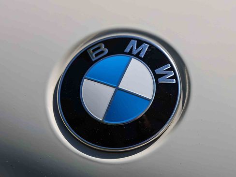 Used 2023 BMW 540i xDrive w/ Dynamic Handling Package AWD/4WD image 30