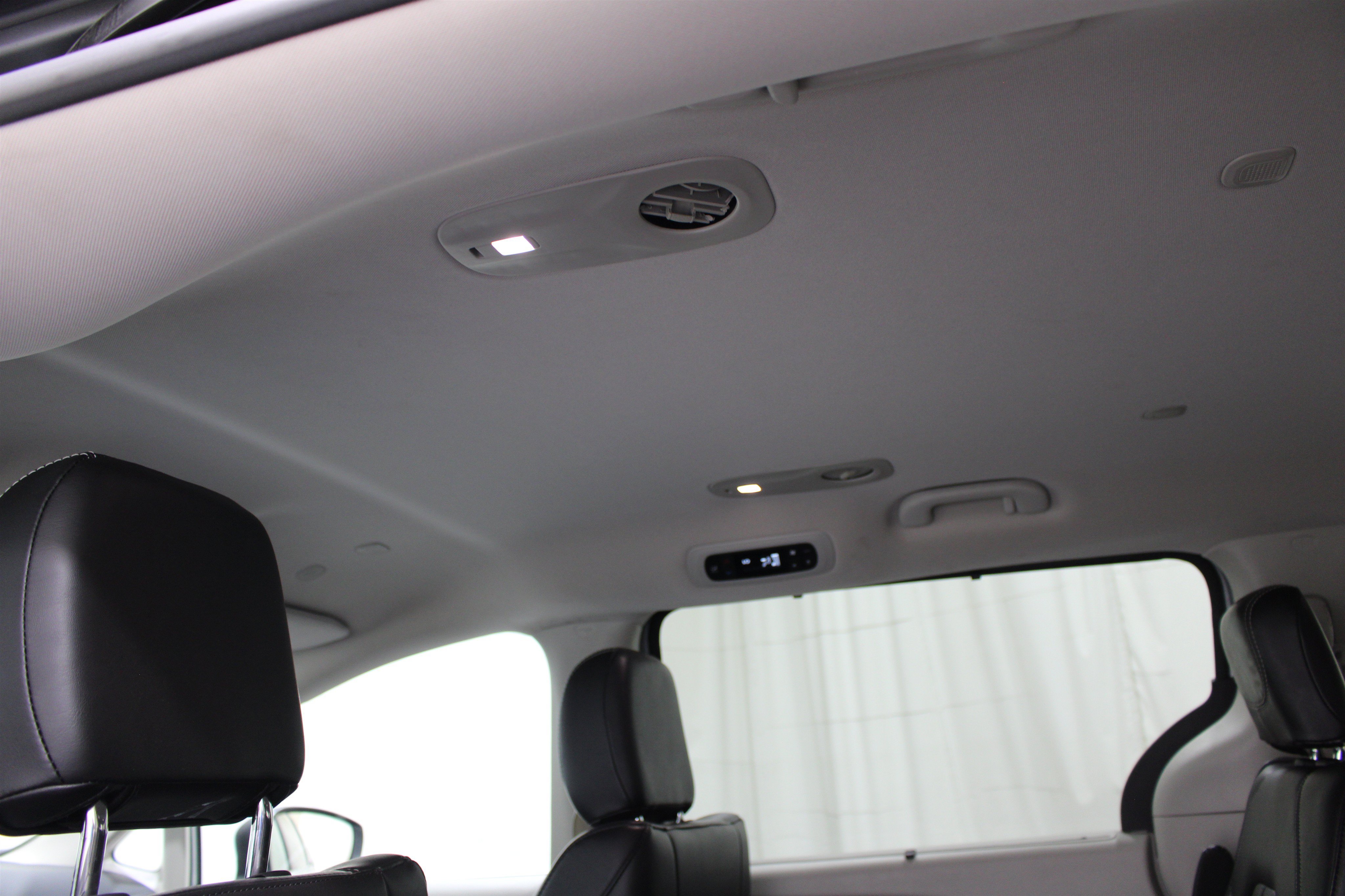 Used 2023 Chrysler Pacifica Touring-L FWD image 23