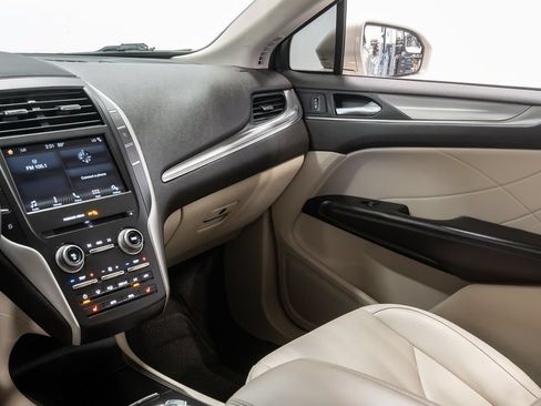 Used 2017 Lincoln MKC Premiere FWD image 11