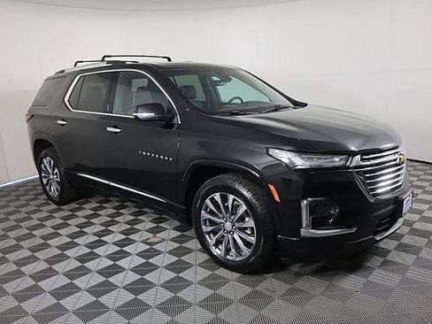 Used 2022 Chevrolet Traverse Premier image 2