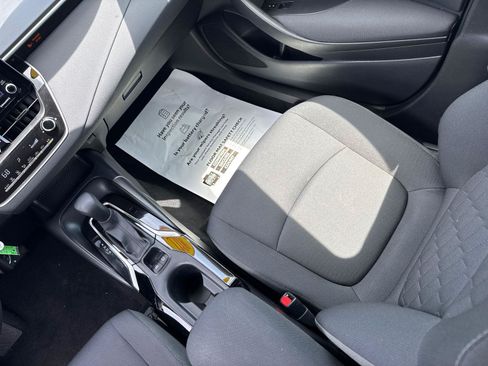 Used 2022 Toyota Corolla LE FWD image 28