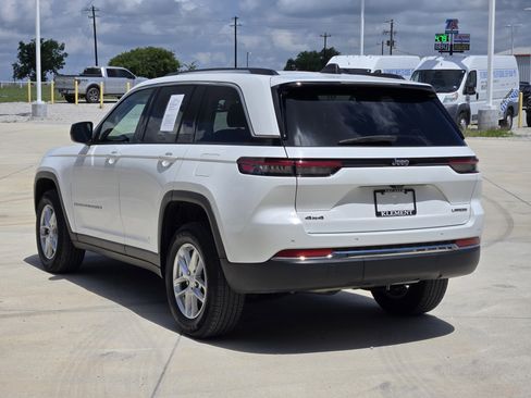 Certified 2023 Jeep Grand Cherokee Laredo w/ Luxury Tech Group I AWD/4WD image 6