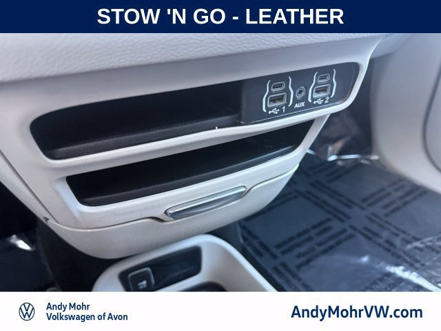 Used 2024 Chrysler Pacifica Touring-L FWD image 27