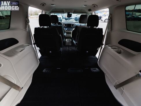 Used 2023 Chrysler Voyager LX image 9