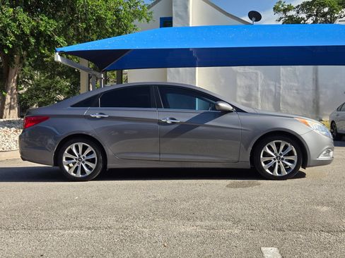 Used 2013 Hyundai Sonata SE FWD image 2